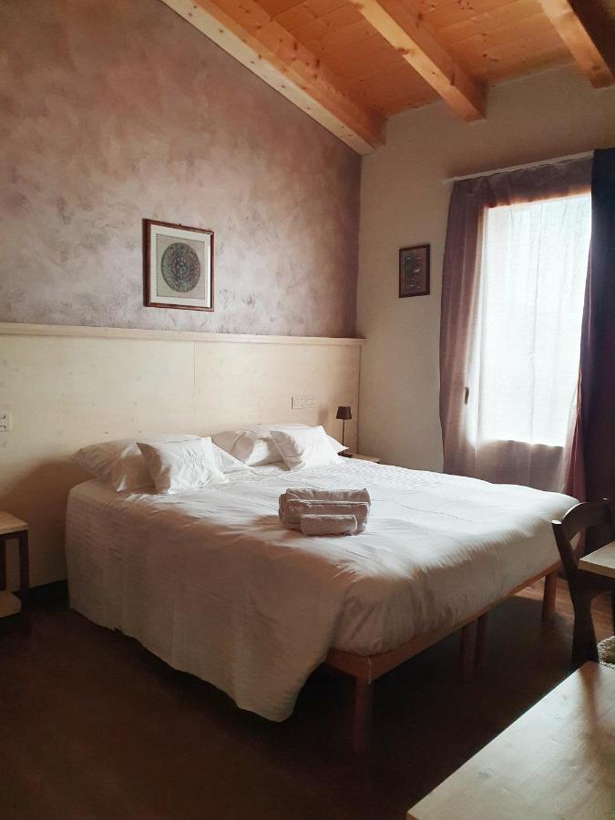 Osteria E Locanda Del Viaggiatore Russi Екстериор снимка