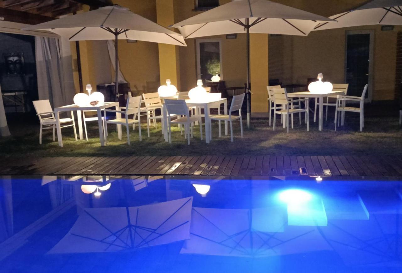 Osteria E Locanda Del Viaggiatore Russi Екстериор снимка