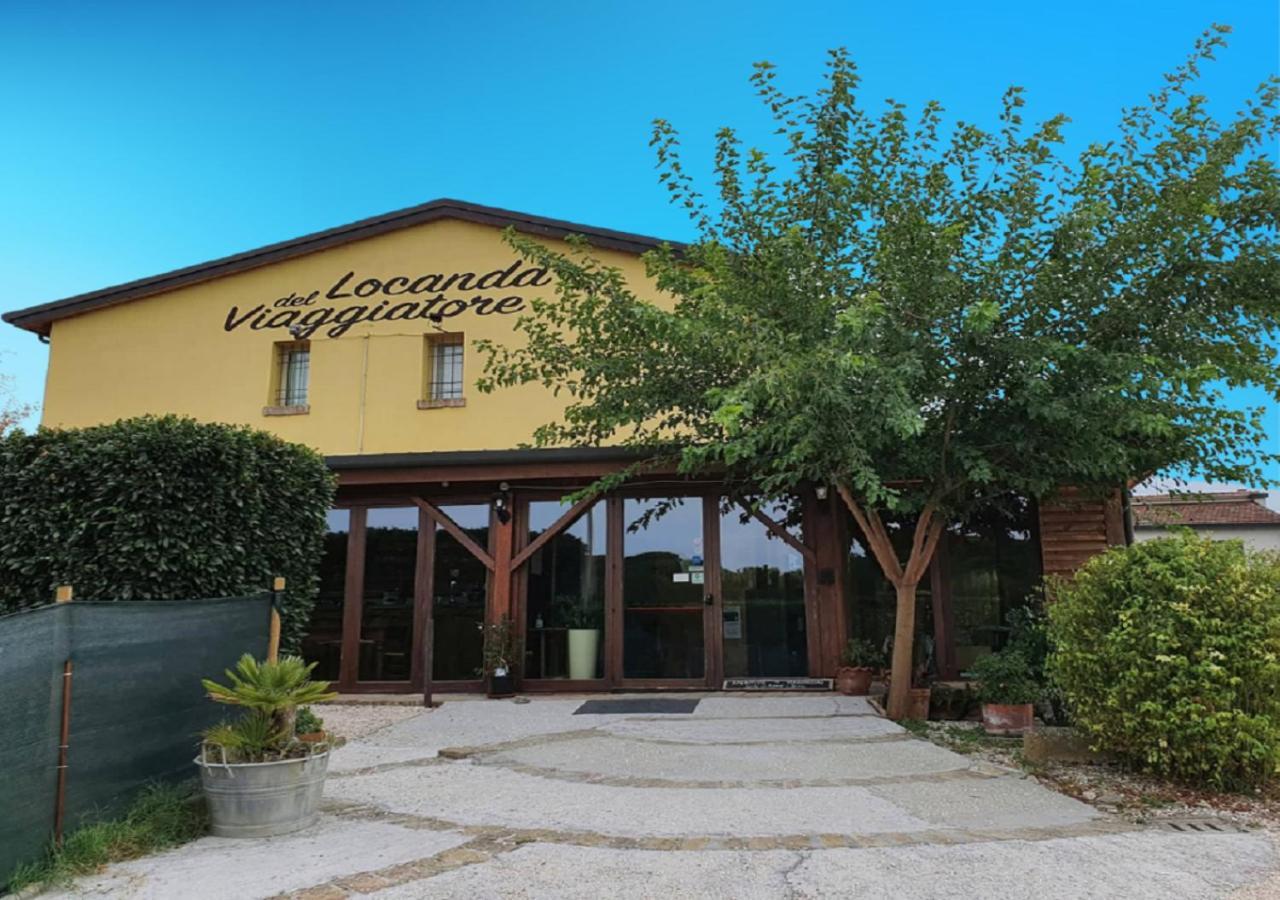 Osteria E Locanda Del Viaggiatore Russi Екстериор снимка