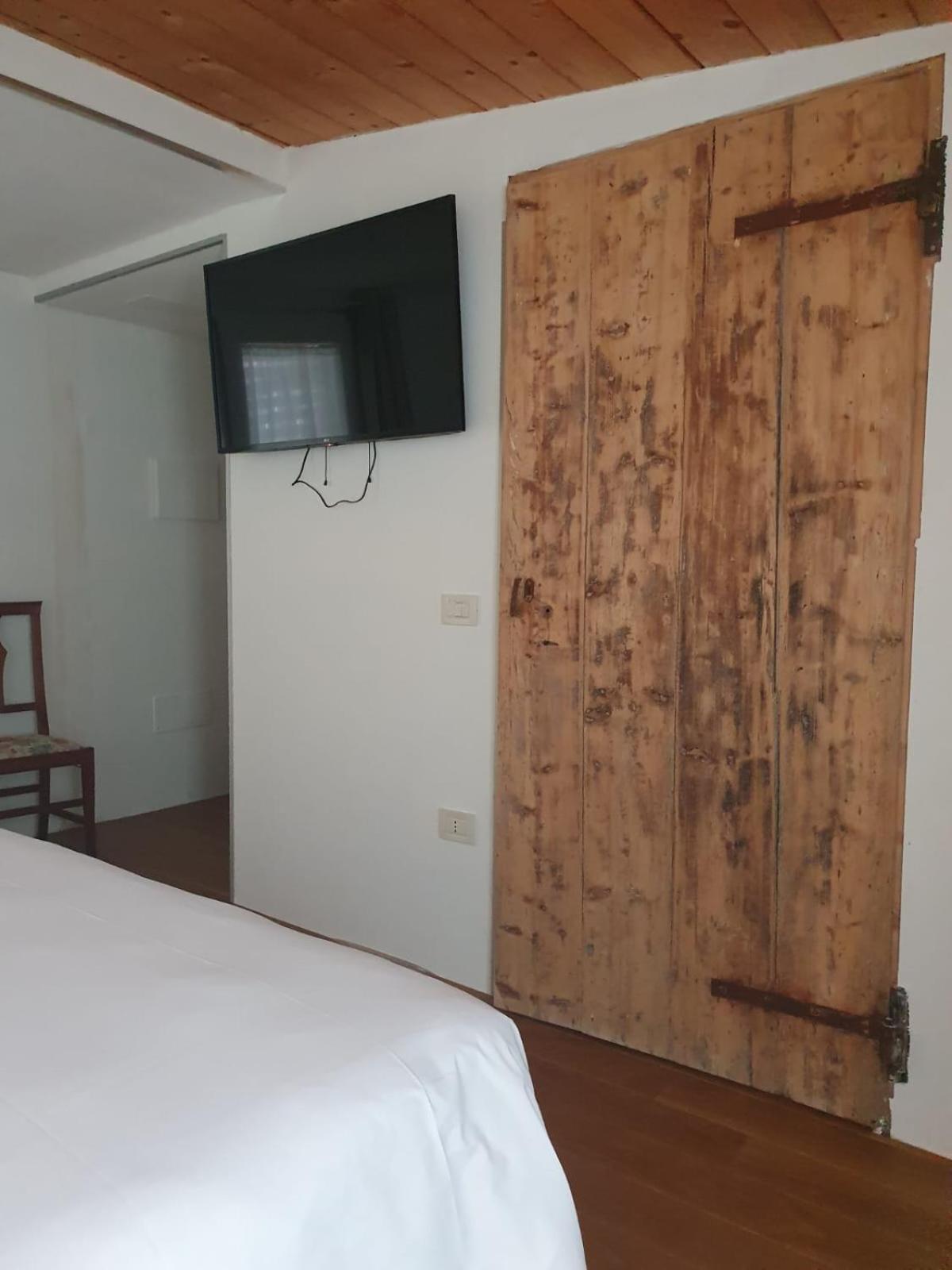 Osteria E Locanda Del Viaggiatore Russi Екстериор снимка