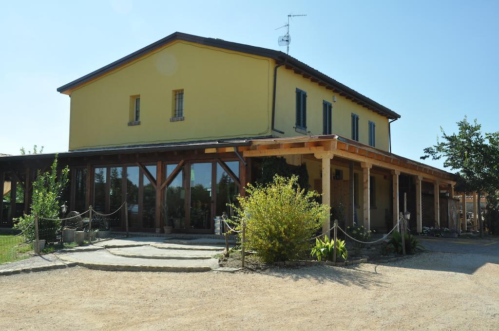 Osteria E Locanda Del Viaggiatore Russi Екстериор снимка